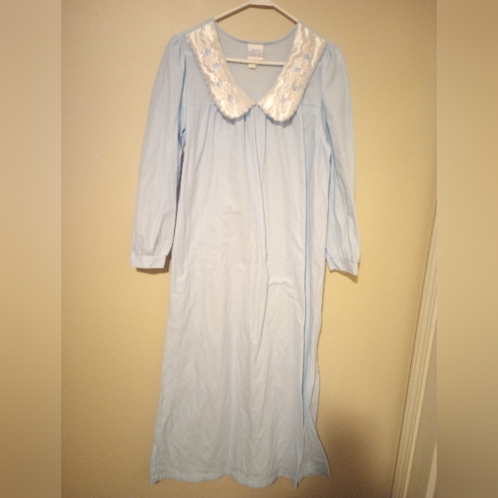 Quiet Moments vintage women's nightgown